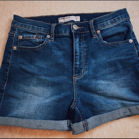 High-waisted denim shorts - Picture 1 of 4